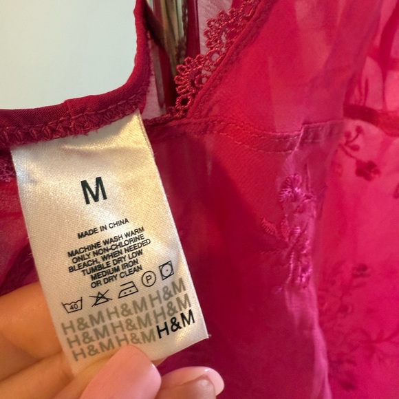 Magenta Baby Doll Sheer Embroidered Top Medium - Picture 4 of 6